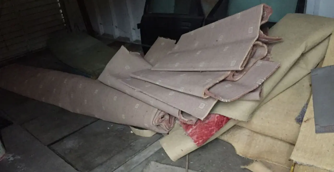 Carpet Removal work by City Junk and Gardening